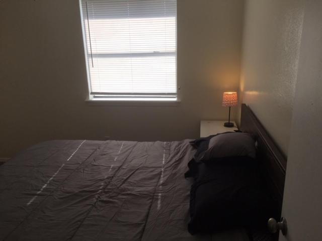 Fully Furnished Two Bedroom Apartment ลอว์ตัน ภายนอก รูปภาพ